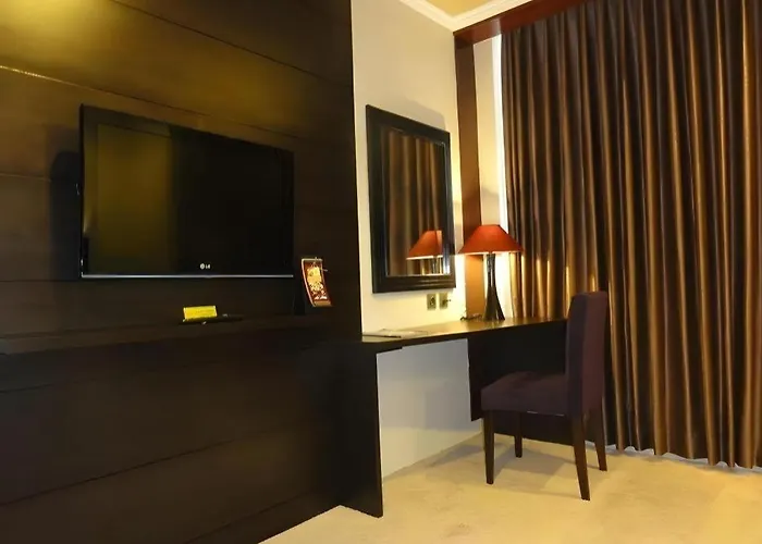 Regent'S Park Hotel At Kayutangan Malang
